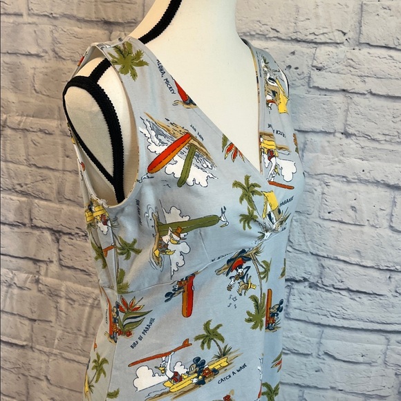 Disney Faux Wrap Dress Sleeveless Mickey Goofy Donald Hawaii Beach Size Medium - Picture 3 of 10